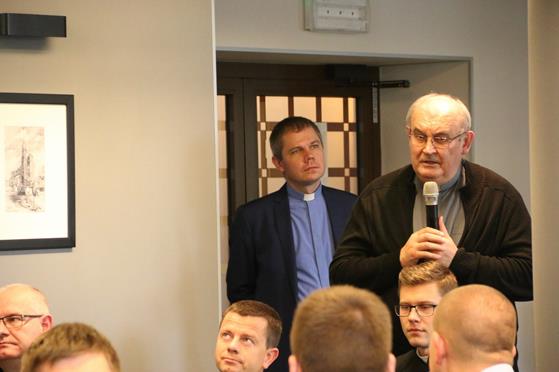 2019-11-07 Spotkanie mlodych ksiezy i sympozjum w Domus Mater (54).JPG